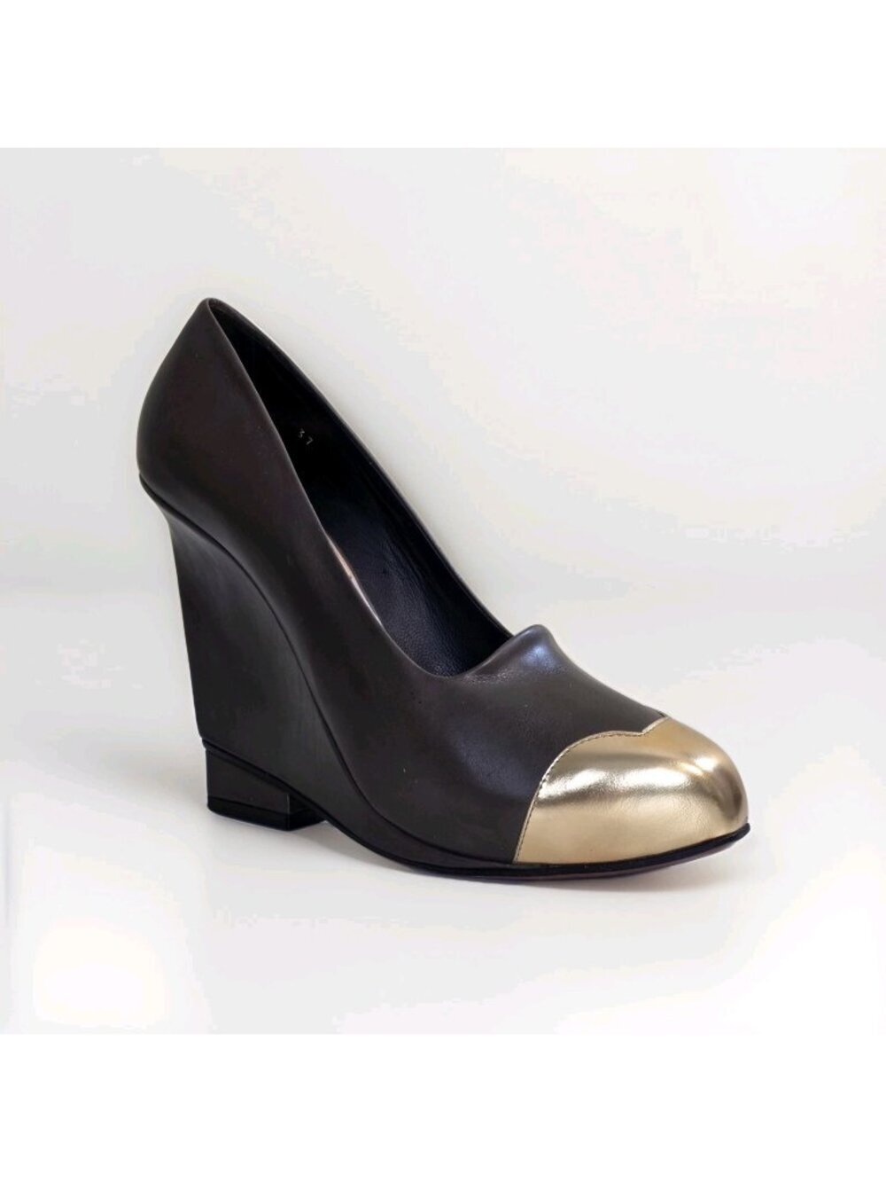 Stephen Venezia Sculpted Wedge Shoes EU 37 US 7 Olive Leather Gold Cap Toe Italy